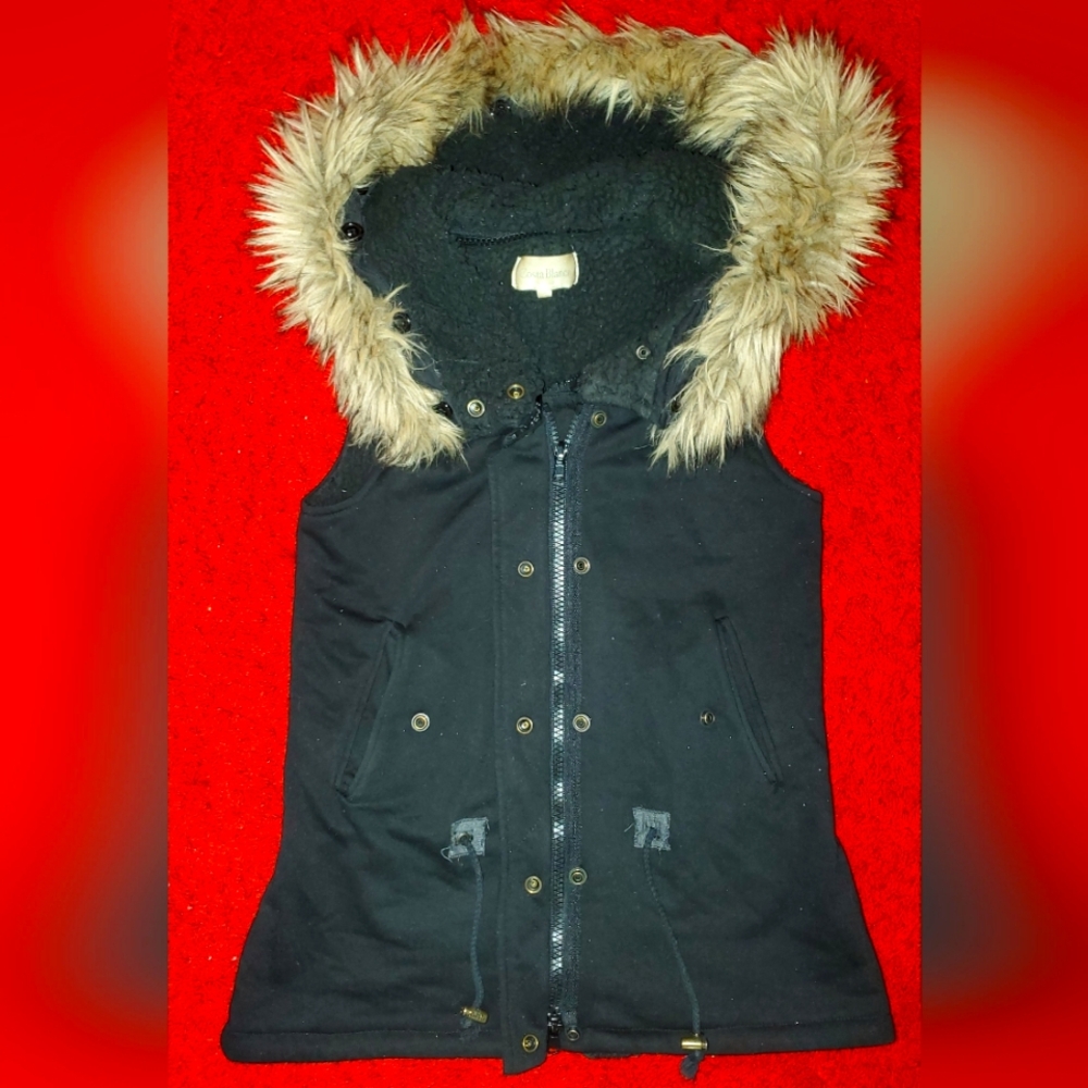 Women's Black Vest with Fur-Trimmed Hood